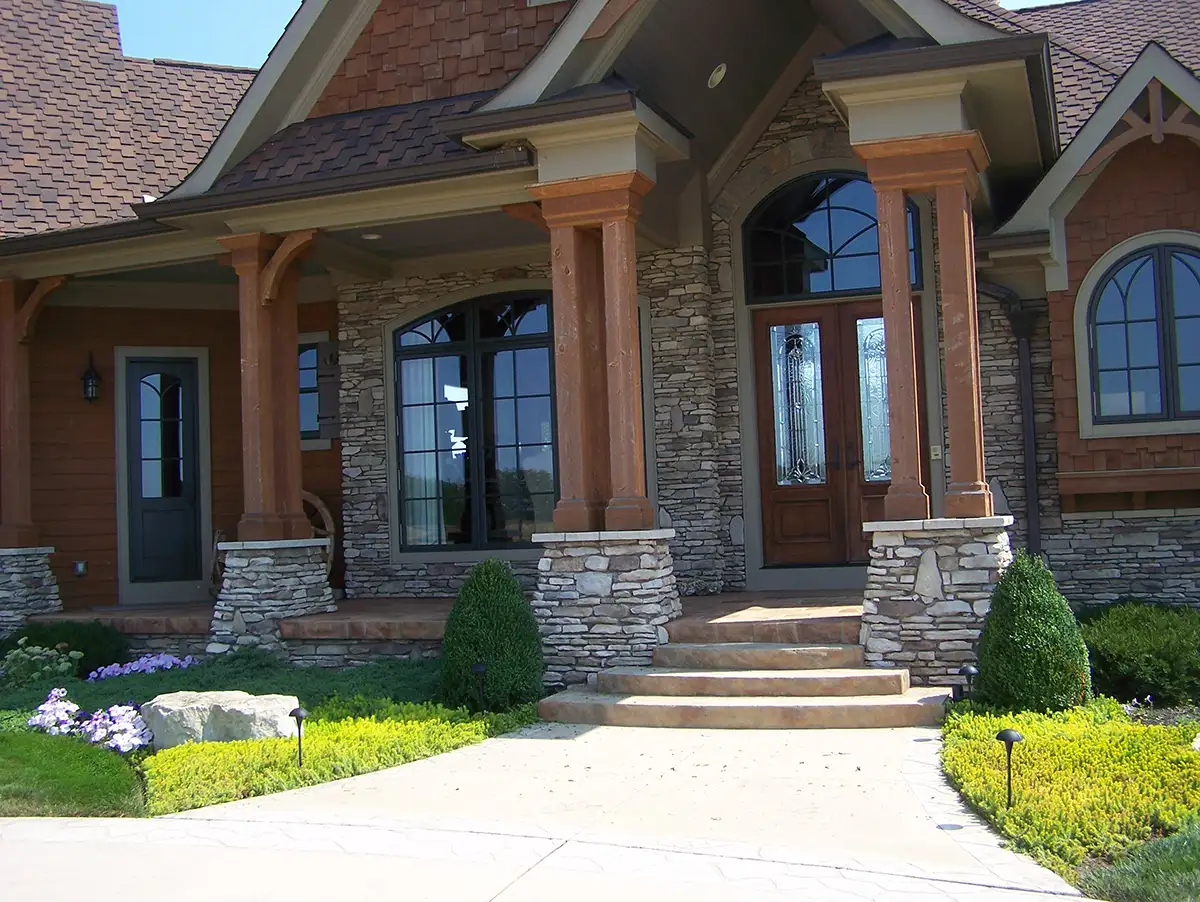 04 front of home with landscaping by Riepenhoff Landscape