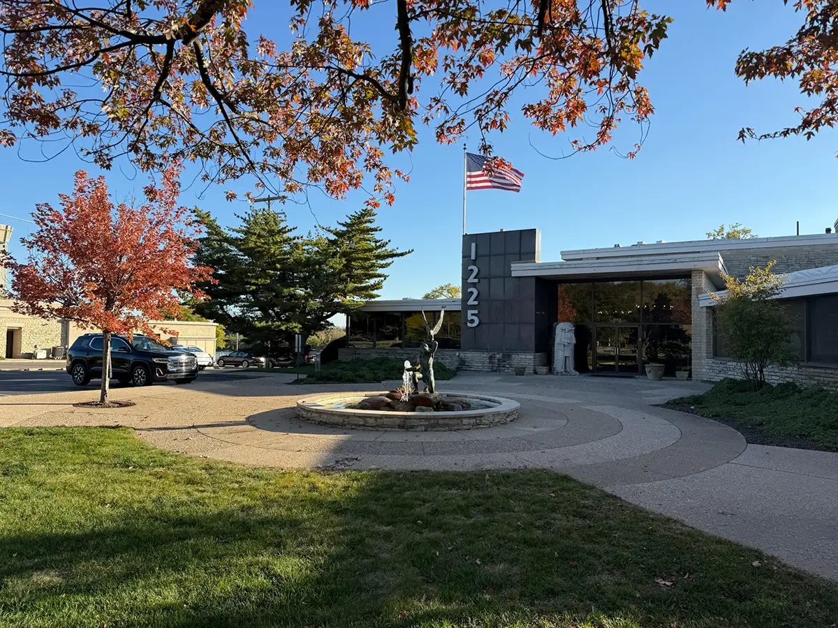 15 commercial building exterior landscaping by Riepenhoff Landscape