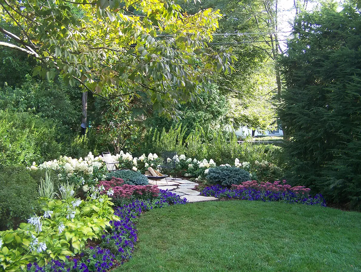 75-150_3027 residential landscaping by Riepenhoff Landscape