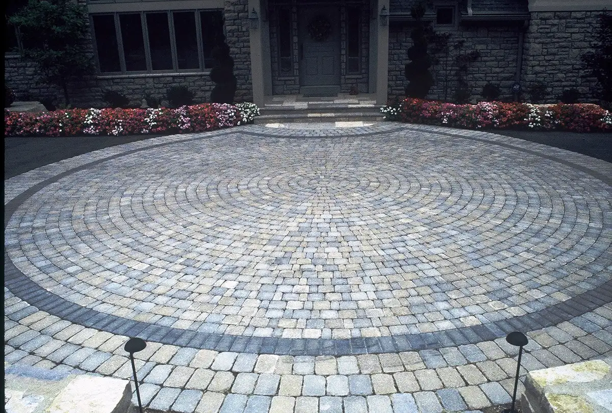 riepeno-R1-E025 round stone entryway by Riepenhoff Landscape